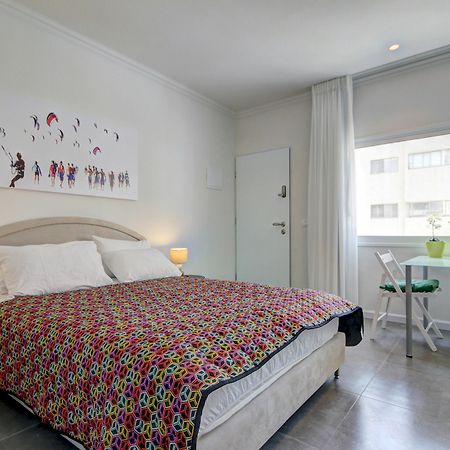 Geula Beach Тел Авив Екстериор снимка