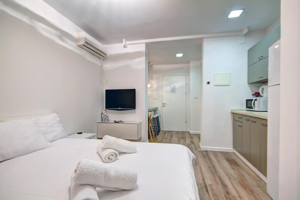 Geula Beach Тел Авив Екстериор снимка