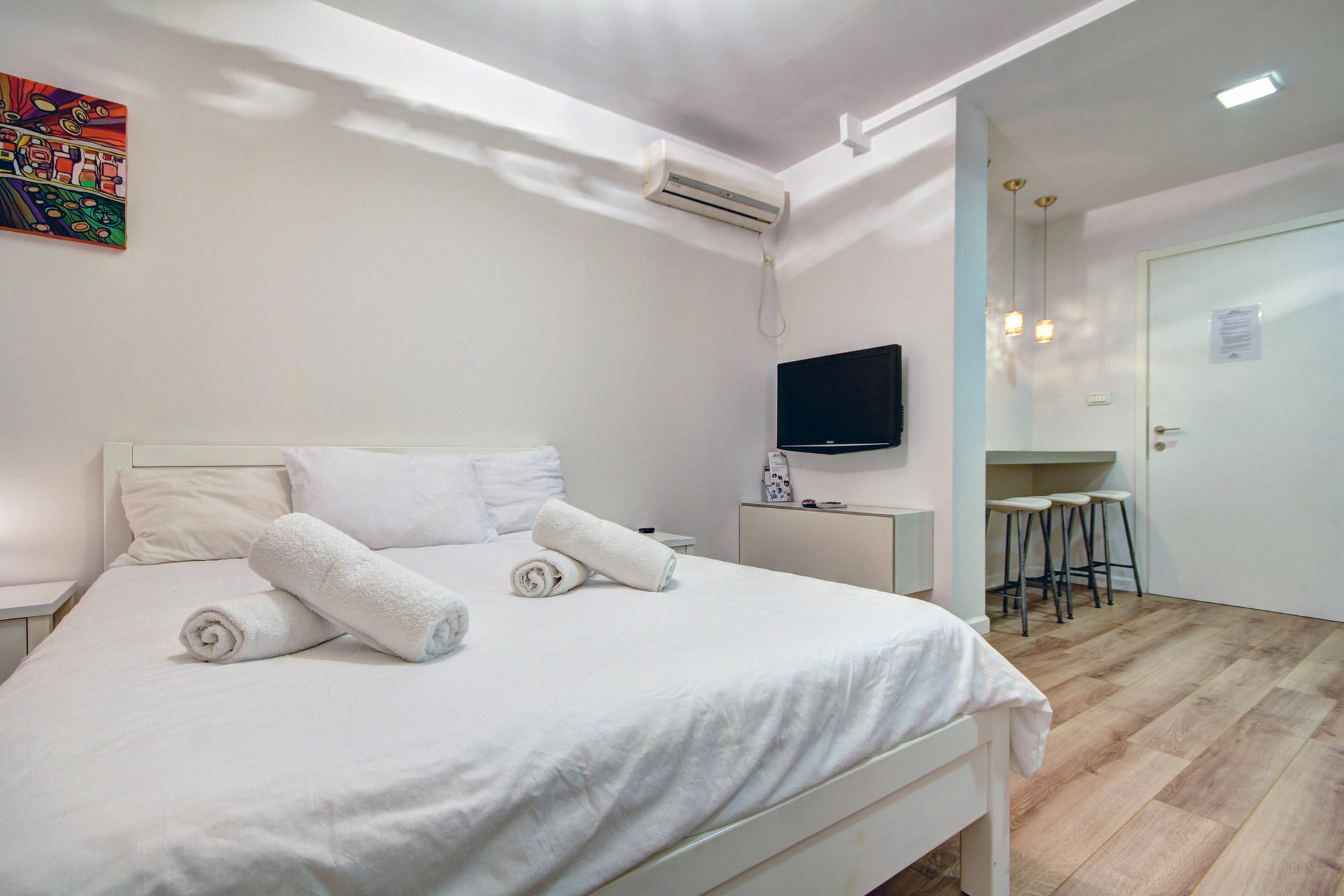 Geula Beach Тел Авив Екстериор снимка