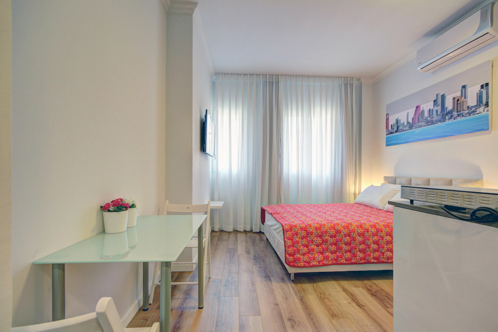 Geula Beach Тел Авив Екстериор снимка
