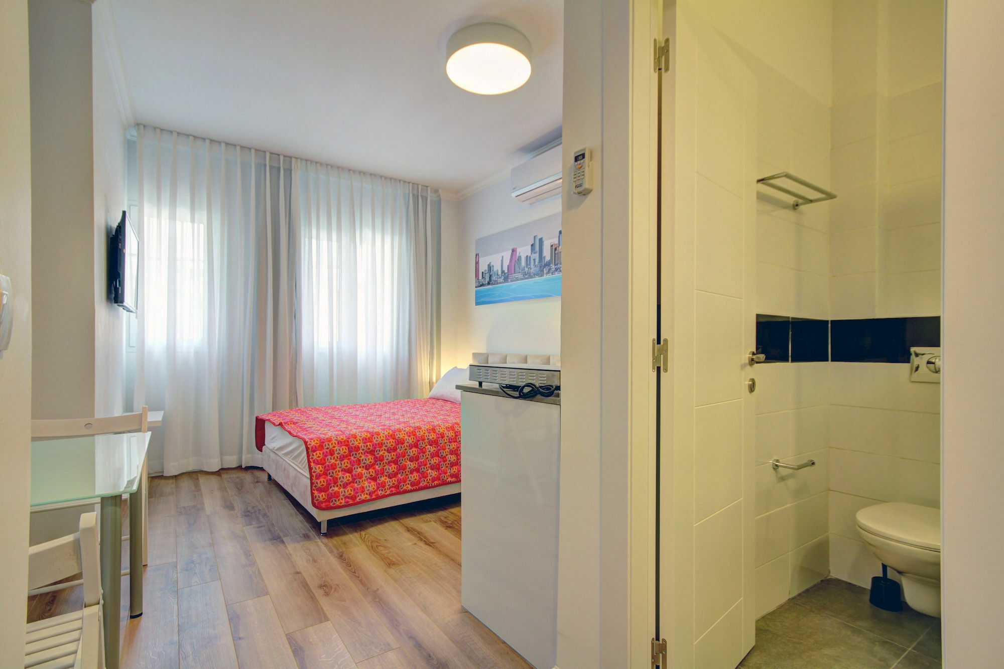 Geula Beach Тел Авив Екстериор снимка